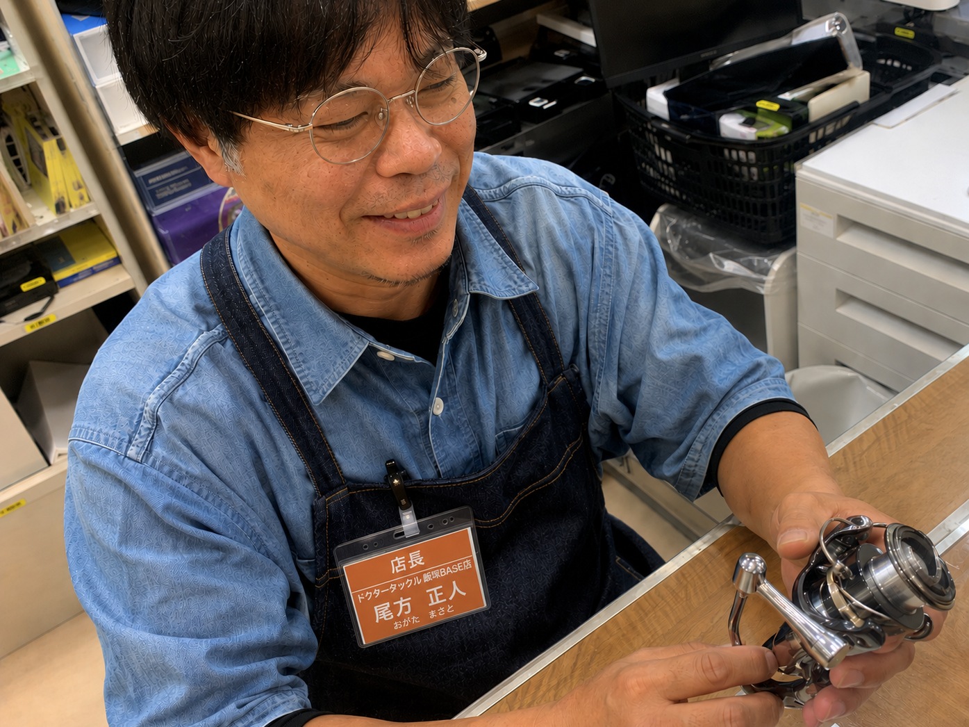 リールを査定する専門バイヤー